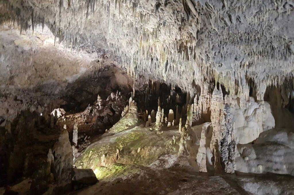 Cueva"Snezhanka"
