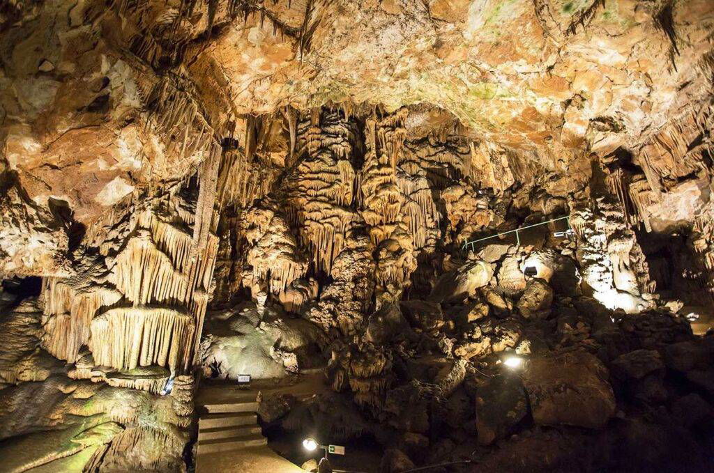 Cueva”Snezhanka”