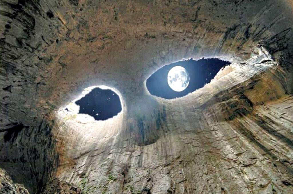 Cueva "Los ojos de dios"