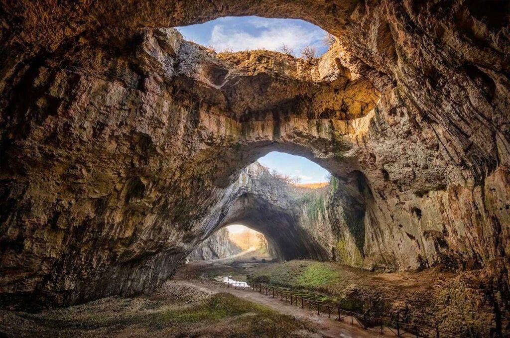 Cueva "Devetashka"