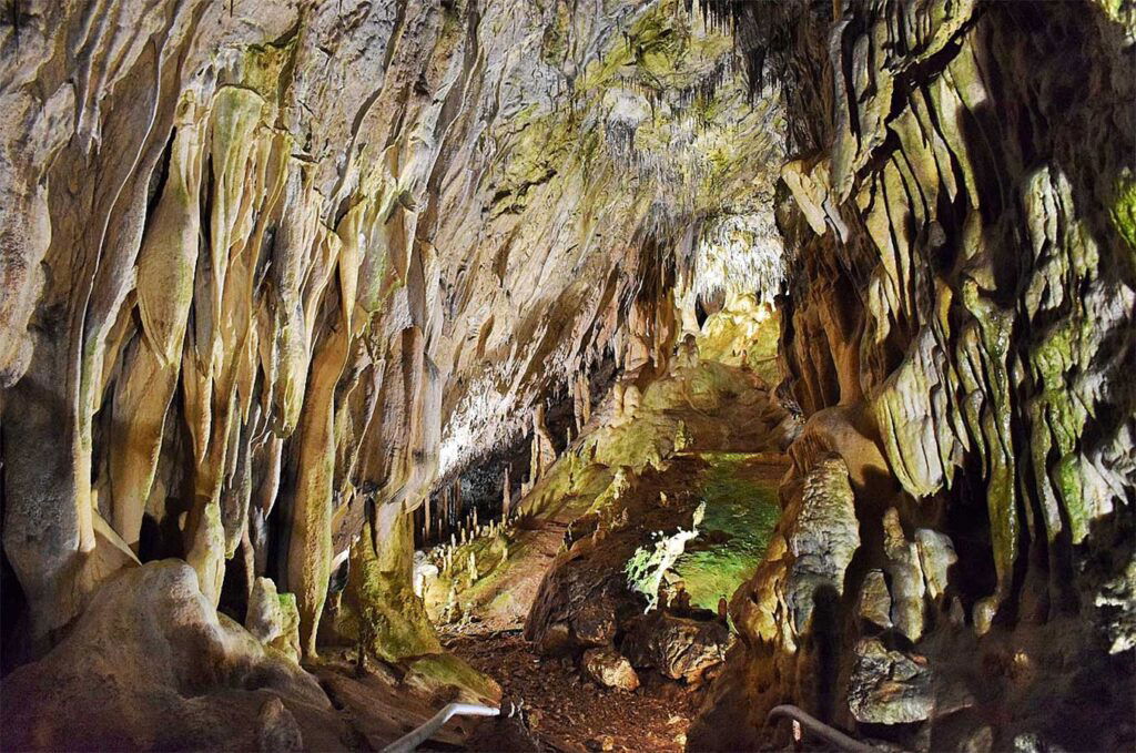 Cueva"Snezhanka"