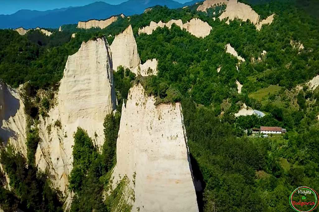 Las preciosas pirámides de Melnik