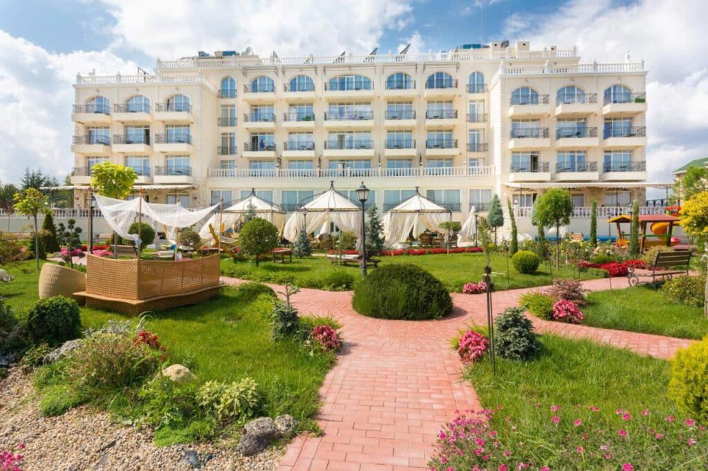 Therma Palace - Free Parking & Private Beach Access-cerca de playa Baltata